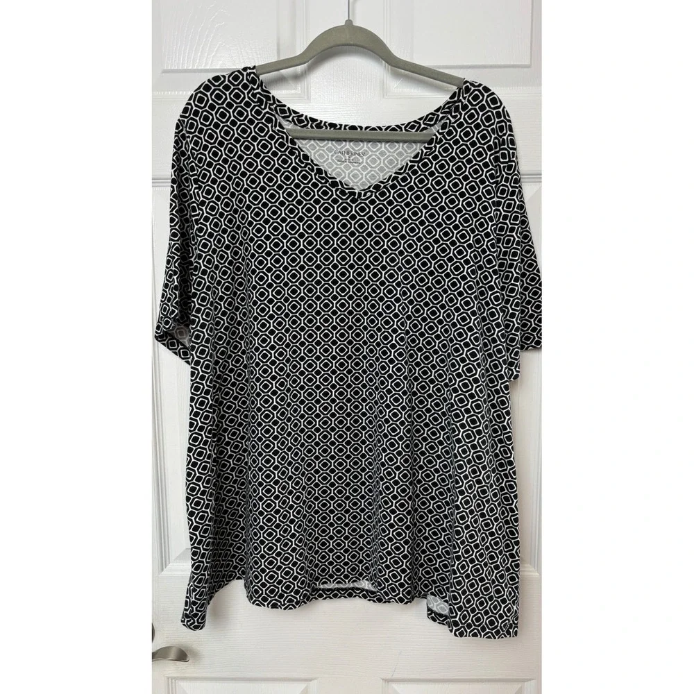 Catherines Women 1X 18/20W Black White Geometric V-Neck Short Sleeve Top